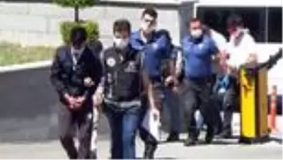 Silah ticaretinden gözaltına alınan 4 kişi adliyeye sevk edildi Silah ticaretinden gözaltına alınan 4 kişi adliyeye sevk edildi