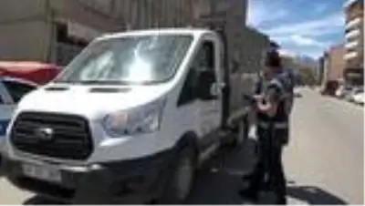 Sokağa çıkma kısıtlaması nedeniyle denetimler sıkılaştırıldı Sokağa çıkma kısıtlaması nedeniyle denetimler sıkılaştırıldı