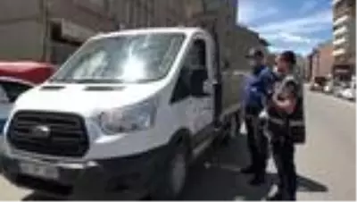 Sokağa çıkma kısıtlaması nedeniyle denetimler sıkılaştırıldı Sokağa çıkma kısıtlaması nedeniyle denetimler sıkılaştırıldı