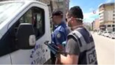 Sokağa çıkma kısıtlamasıyla polis denetime başladı Sokağa çıkma kısıtlamasıyla polis denetime başladı