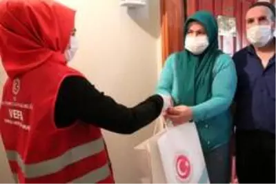 Sultanbeyli'de koruyucu ailelere ve çocuklarına bayramlık hediyeleri ulaştırıldı Sultanbeyli'de koruyucu ailelere ve çocuklarına bayramlık hediyeleri ulaştırıldı