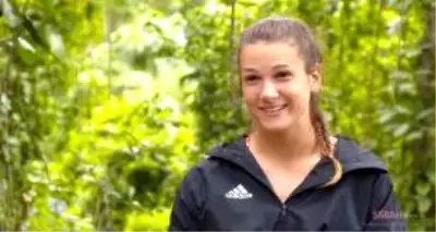 Survivor Nisa'nın herkes uyurken kamera karşısında yaptığı mimikler herkesi güldürdü Survivor Nisa'nın herkes uyurken kamera karşısında yaptığı mimikler herkesi güldürdü
