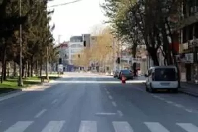 Tarihin en sessiz arife günü yaşanıyor Tarihin en sessiz arife günü yaşanıyor