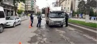 Tatvan'da sokağa çıkma kısıtlamasının ilk cezaları kesildi Tatvan'da sokağa çıkma kısıtlamasının ilk cezaları kesildi