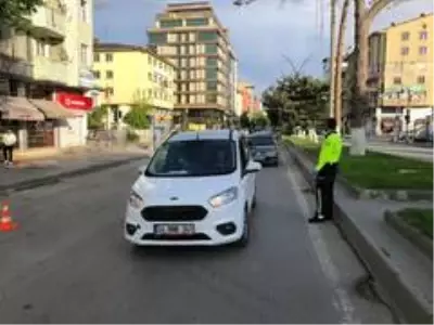 Tatvan'da sokağa çıkma kısıtlamasının ilk cezaları kesildi Tatvan'da sokağa çıkma kısıtlamasının ilk cezaları kesildi