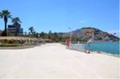 4 günlük yasak öncesi oraya akın ettiler! Ünlü tatil beldesine 1 günde 20 binden fazla araç geldi