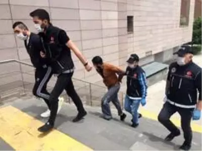 Uyuşturucuyu araç motoruna sakladılar