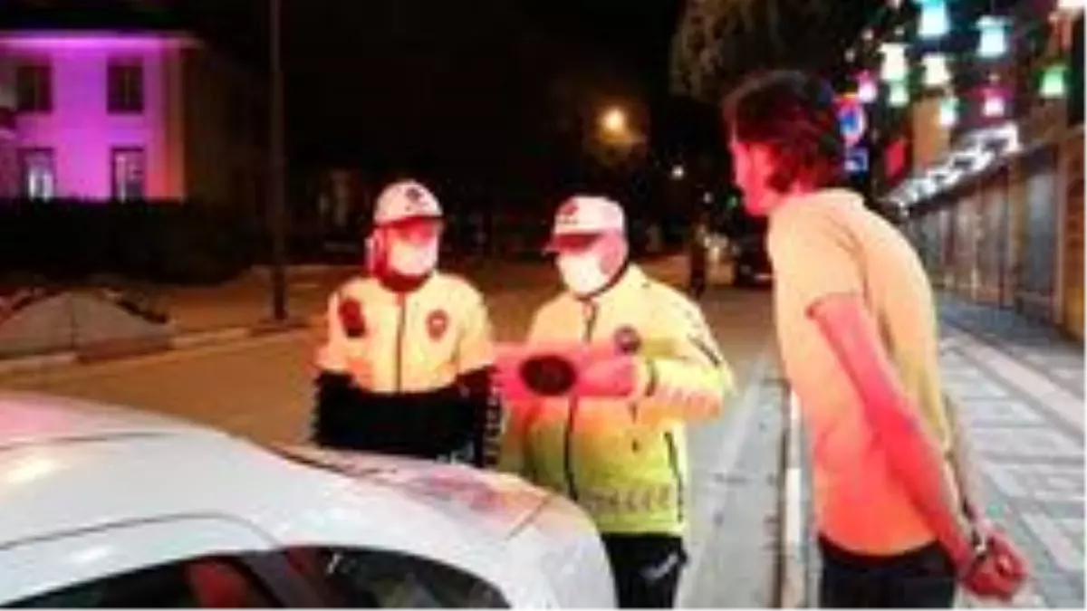 Yasağın başlamasıyla birlikte durdurulan otomobilde silah çıktı