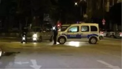 Yoğunluk fazla olunca caddeyi trafiğe kapattılar