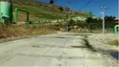 Yoldan termal su çıktı Yoldan termal su çıktı