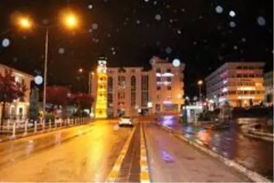 Yozgat'a Mayıs ayında kar yağdı Yozgat'a Mayıs ayında kar yağdı
