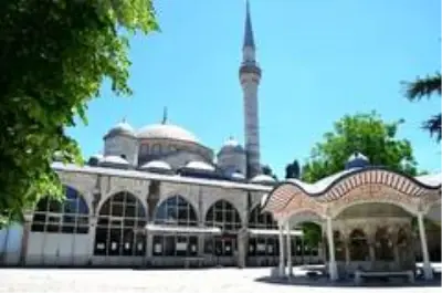 450 yıllık Sokullu Mehmet Paşa Camii'nde hüzünlü bayram