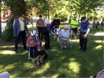 65 yaş üstünün bayramını emniyet personeli kutladı