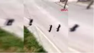 AFYONKARAHİSAR Ambulansa taş atıp, polisin başına kürekle vurdu