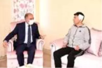 Ambulansa taş atıp, polisin başına kürekle vurdu (3) Ambulansa taş atıp, polisin başına kürekle vurdu (3)