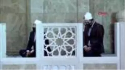 Ankara’da, bayram namazı kısıtlı sayıda cemaatle kılındı