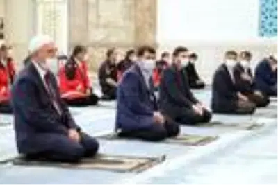 Bayram namazı yalnızca Ankara'da kılındı! Diyanet Başkanı Erbaş bayram hutbesini okudu Bayram namazı yalnızca Ankara'da kılındı! Diyanet Başkanı Erbaş bayram hutbesini okudu