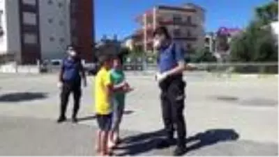ANTALYA Çocuklar polisle bayramlaştı ANTALYA Çocuklar polisle bayramlaştı