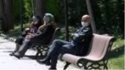 Avcılar'da 65 yaş ve üstü bayramın birinci günü verilen izinle sokağa çıktı