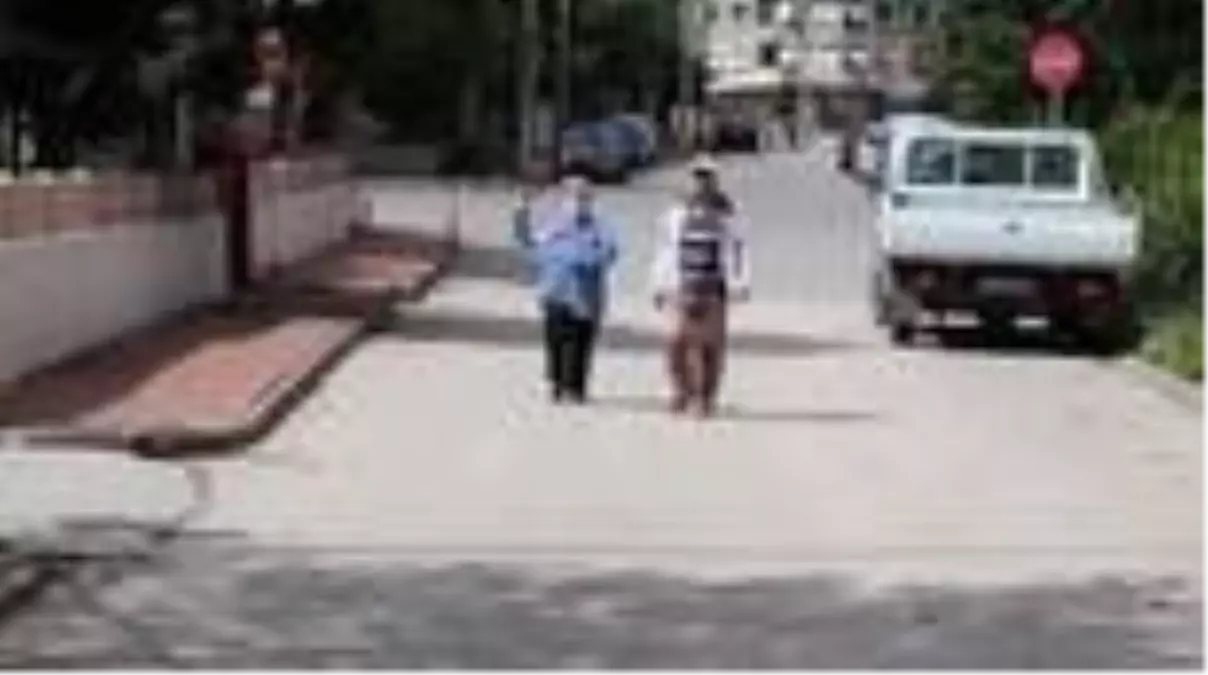 Babaanne ve dededen torunlarına bayram ziyareti