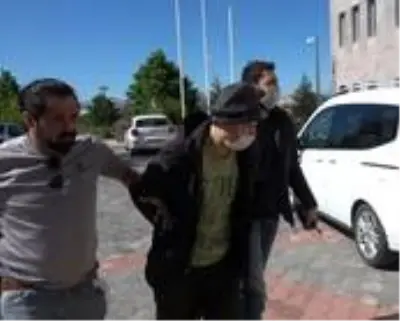 Babası ve annesini öldüren katil zanlısı tutuklandı