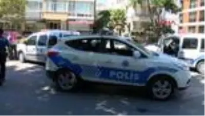 BAKIRKÖY'DE POLİSTEN KAÇAN ŞÜPHELİLER KAZA YAPINCA YAKALANDI BAKIRKÖY'DE POLİSTEN KAÇAN ŞÜPHELİLER KAZA YAPINCA YAKALANDI