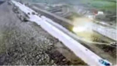Baraj suyunda kaybolan işçinin araç ile düşme anı kamerada