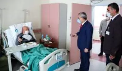 Başkan Alim Işık, bayramda hastaları yalnız bırakmadı Başkan Alim Işık, bayramda hastaları yalnız bırakmadı
