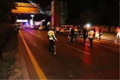 Başkent'te alkollü sürücü polis uygulama noktasına aracıyla daldı: 5'i polis 7 yaralı