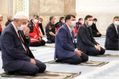 Başkent'te bayram namazı Başkent'te bayram namazı