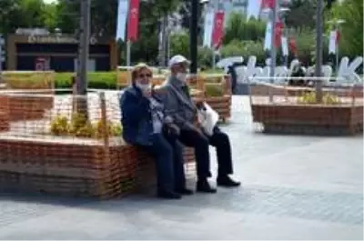 Bayramın ilk gününde kısıtlaması kalkan vatandaşlar güzel havanın tadını çıkardı