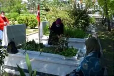 Bolu'da şehitler için hatim duası okundu Bolu'da şehitler için hatim duası okundu