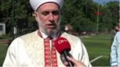 Bulgaristan’da Müslümanlar bayram namazını açık alanda kıldı