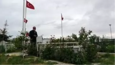 Buruk geçen bayramda şehitleri unutmadı