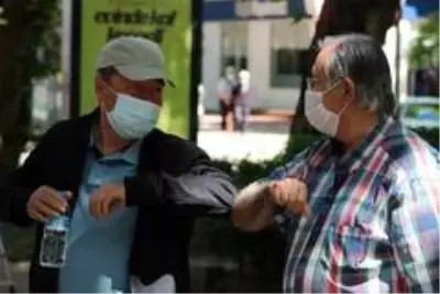 Çocukları ile kutlayamadıkları Ramazan Bayramı'nı arkadaşları ile geçiriyorlar
