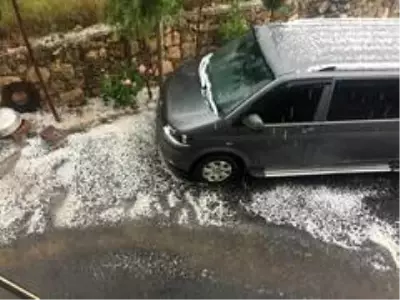 Dolu yağışı bahçelere ve ekinlere zarar verdi