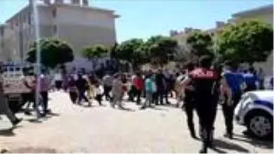 Edirne ve Tekirdağ'da yasağa rağmen sokağa çıkıp alkol alanlar polisle tartıştı: Bir polis yaralı Edirne ve Tekirdağ'da yasağa rağmen sokağa çıkıp alkol alanlar polisle tartıştı: Bir polis yaralı