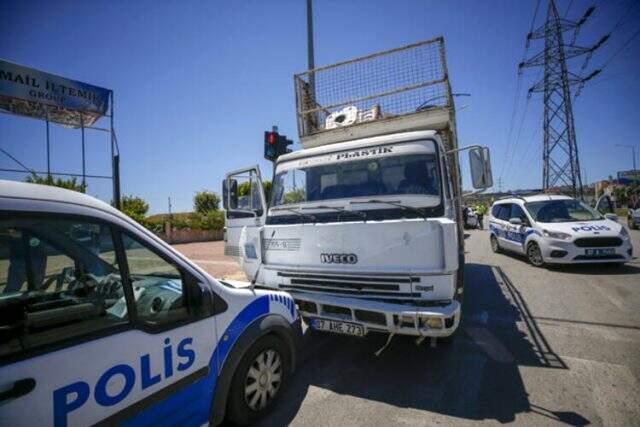 Ekmek almaya çıktı, polis kovalamacasının ortasında kaldı Ekmek almaya çıktı, polis kovalamacasının ortasında kaldı
