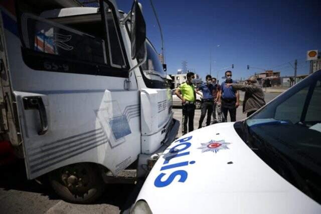 Ekmek almaya çıktı, polis kovalamacasının ortasında kaldı Ekmek almaya çıktı, polis kovalamacasının ortasında kaldı
