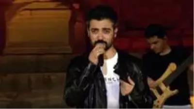 Evde Bayram Konserleri kapsamında Yusuf Güney, Efes Antik Kentinde sahne aldı Evde Bayram Konserleri kapsamında Yusuf Güney, Efes Antik Kentinde sahne aldı