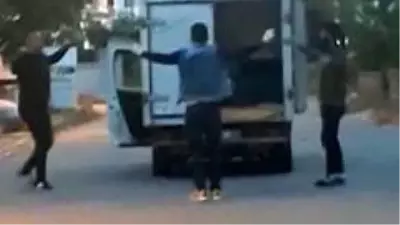 Fırıncılar sokak ortasında çiftetelli oynadı Fırıncılar sokak ortasında çiftetelli oynadı