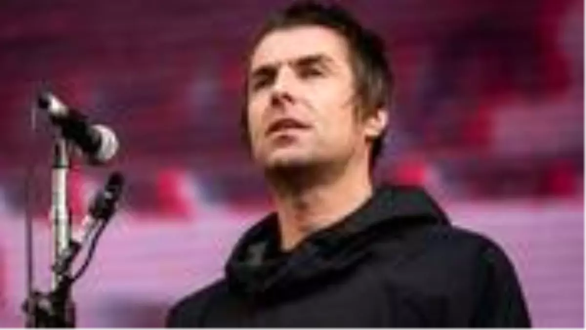 İngiliz rock yıldızı Gallagher, beğenmediği Manchester City formasını 'Tasarlayan ilk uçakla Wuhan'a gitmeli' diyerek eleştirdi