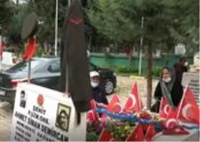 Gaziantep şehitliğinde hüzünlü bayram