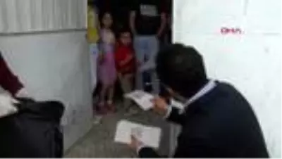 GAZİANTEP Sokak sokak gezip çocuklara harçlık ve şeker dağıttılar