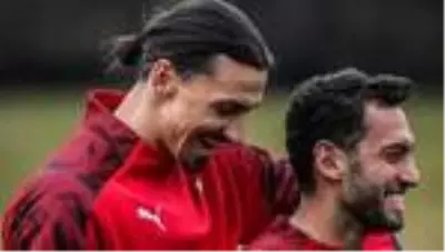 Hakan Çalhanoğlu açıkladı: 'Ibrahimovic'in Türkiye'de tuttuğu bir takım var' Hakan Çalhanoğlu açıkladı: 'Ibrahimovic'in Türkiye'de tuttuğu bir takım var'