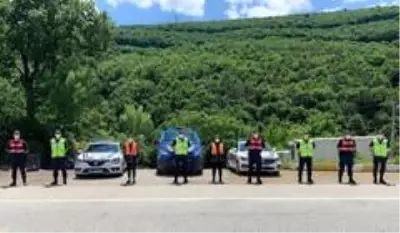 Jandarma bayram tedbirlerini sıkı tutuyor