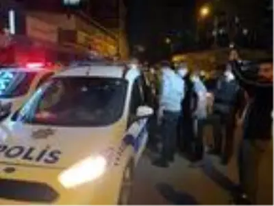 Kadıköy'de 'kız meselesi' kanlı bitti: 4 yaralı Kadıköy'de 'kız meselesi' kanlı bitti: 4 yaralı