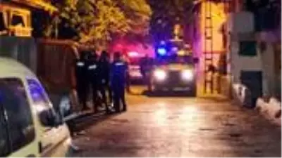 Kadıköy'de 'kız meselesi' yüzünden çıkan kavga kanlı bitti: 4 yaralı Kadıköy'de 'kız meselesi' yüzünden çıkan kavga kanlı bitti: 4 yaralı