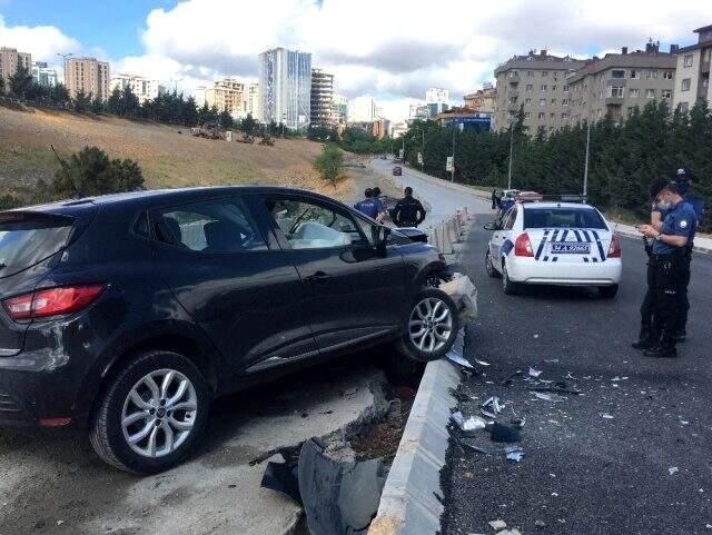 Kısıtlama gününde araç kullanan alkollü taciz şüphelisi, kaza yapınca yakayı ele verdi Kısıtlama gününde araç kullanan alkollü taciz şüphelisi, kaza yapınca yakayı ele verdi