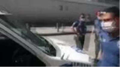 Kısıtlamayı ihlal eden ve polisten kaçan çift, motosiklet arızalanınca yakalandı